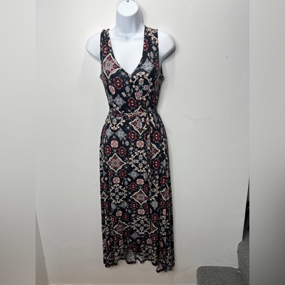 About A Girl Dresses & Skirts - Navy blue medallion v neck maxi dress w tie belt - super stretchy